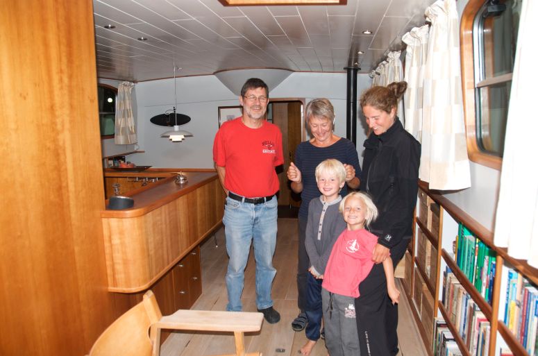 We saw the hole boat, and the kids loved it, many secret heading spots / Vi så hele båden og børnene elskede set, der var mange hemmelige rum.